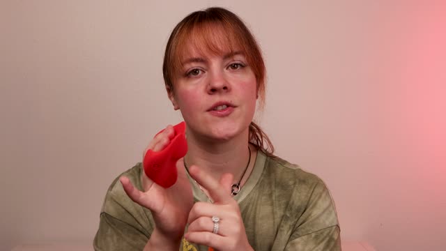 Sex Toy Review - Tracy's Dog Pockety Handheld Vibrating All-Over Vibe